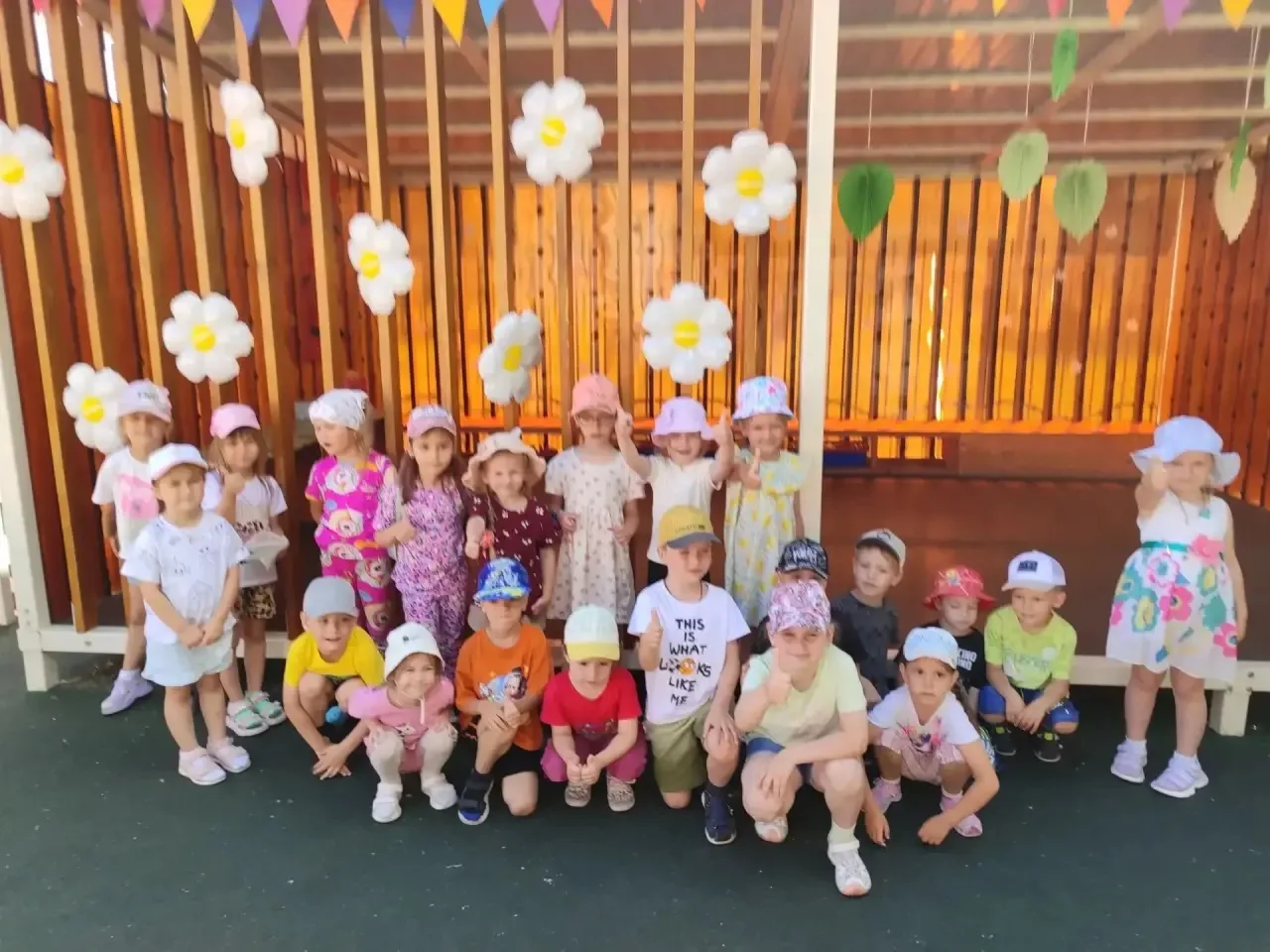 🌸 День ромашек — праздник нежности и любви! 🌸
 24 июня мы отмечаем удивительный праздник — День ро