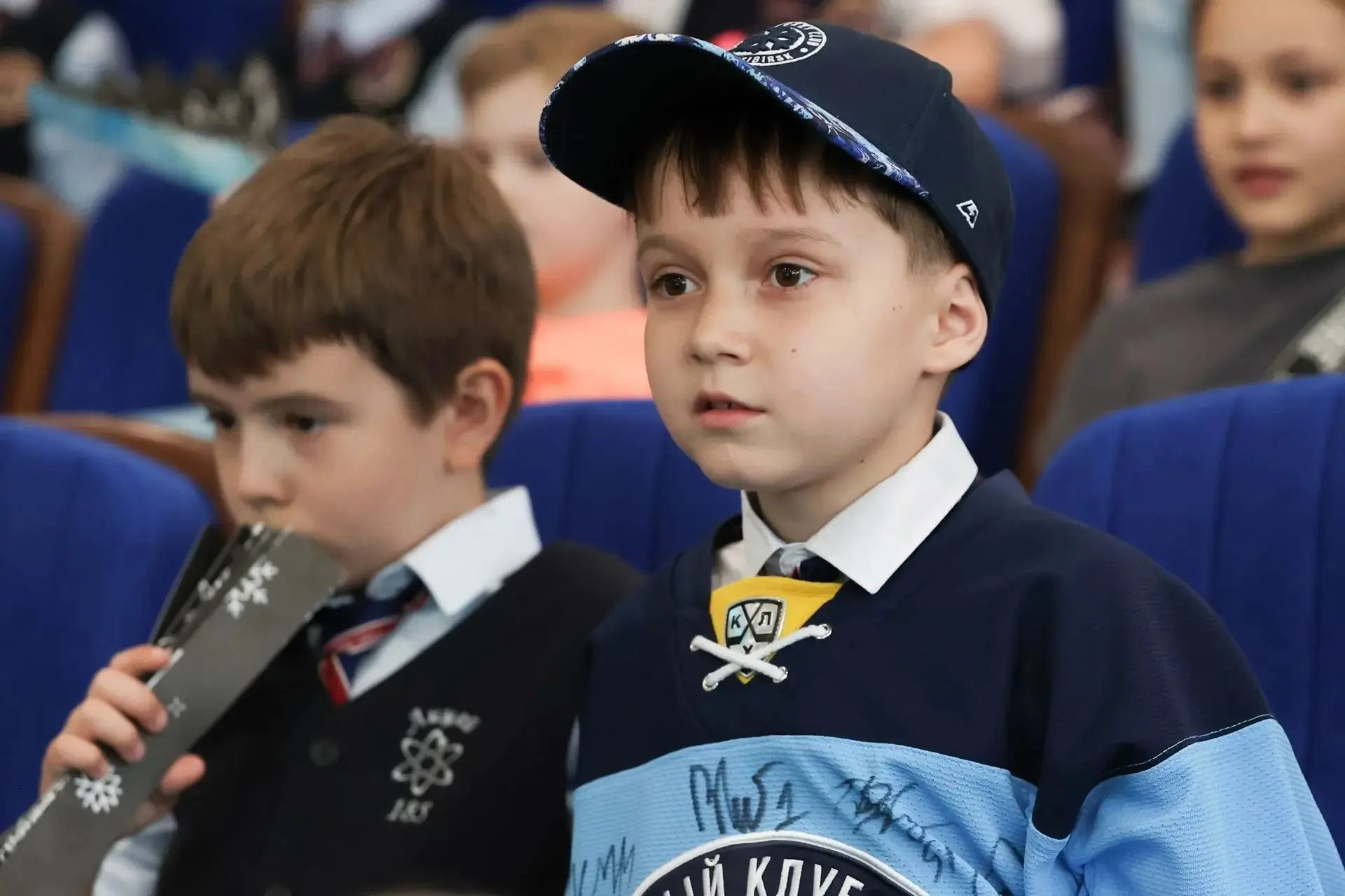 ❄️В Лицее №185 прошел урок хоккея🏒, организованный хоккейным клубом "Сибирь"🩵💙🤍. На мероприятии прис