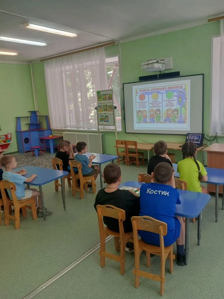 В детском саду прошло занятие по правилам дорожной безопасности