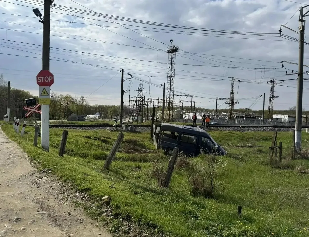 ДТП на ж/д переезде с участием грузового поезда произошло в Белореченском районе  Утром 15 апреля ок