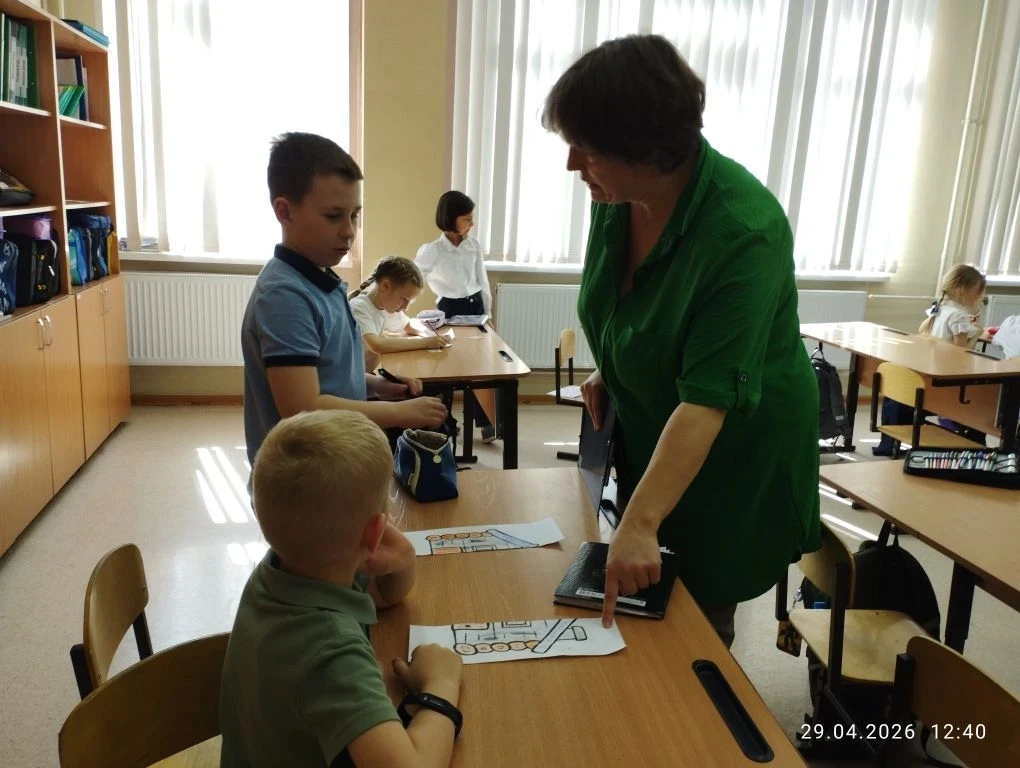 🌳 Дерево дружбы в 1 классе: учимся быть командой!  Сегодня, 29 апреля, наши самые юные школьники ста