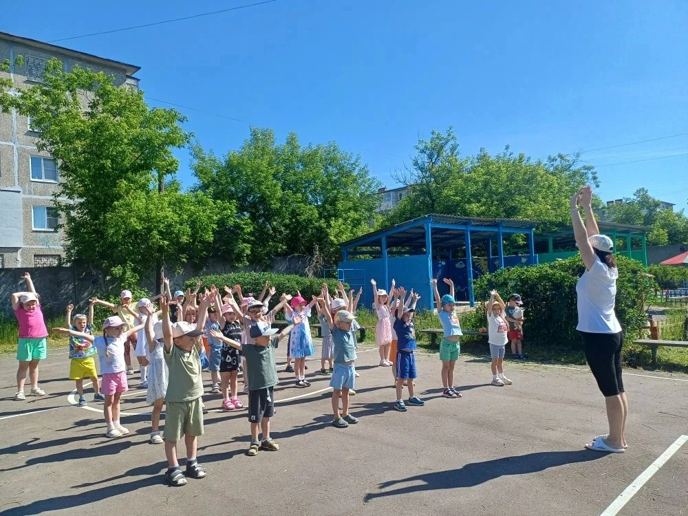 Занимательное дело в средней группе.
Физкультурой занимаемся,
От болезней избавляемся.
🤽🤾‍♀️🤼‍♂️�