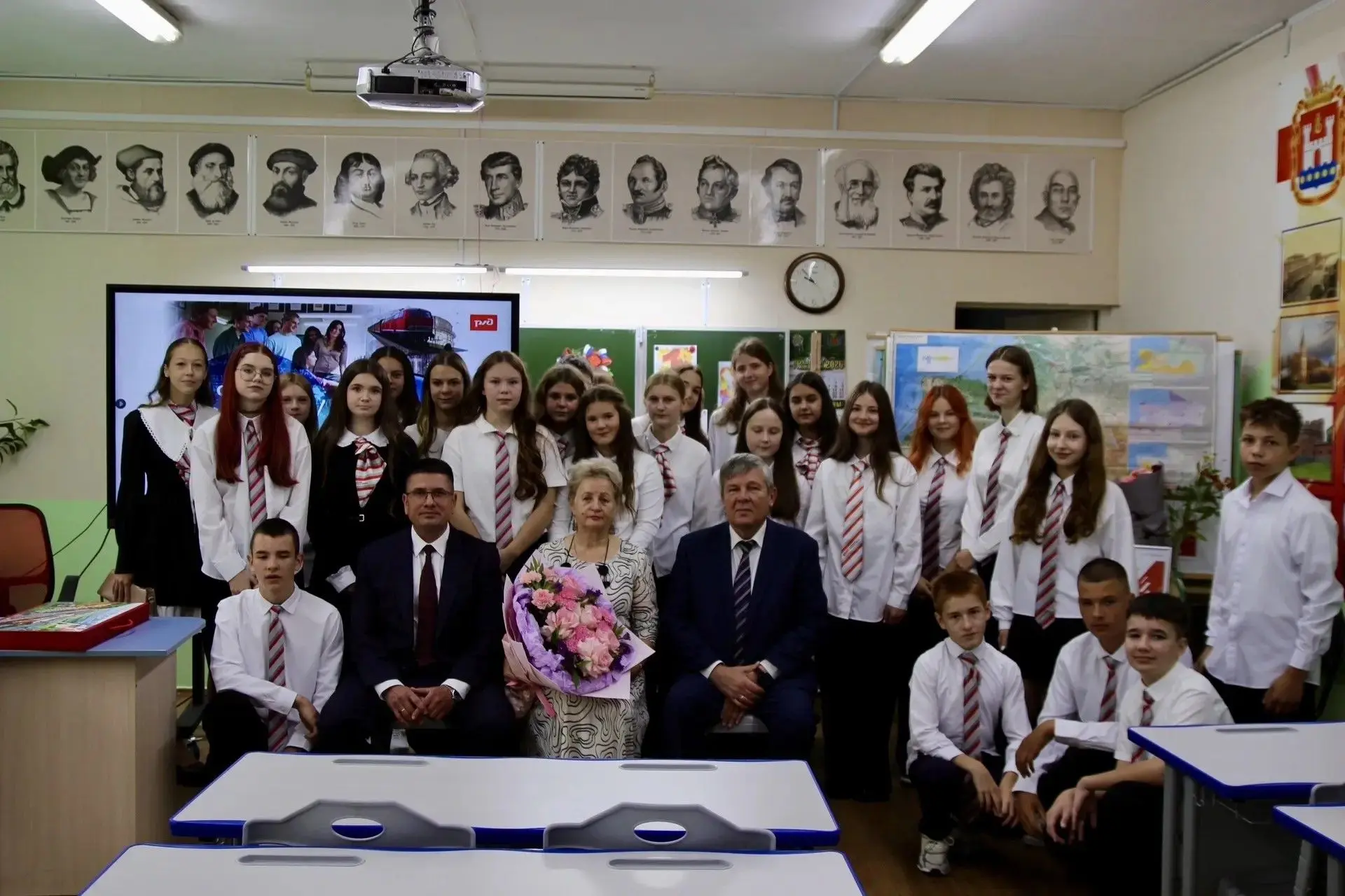 🎓 1 сентября начальник Калининградской железной дороги Сергей Сапегин встретился с уче...