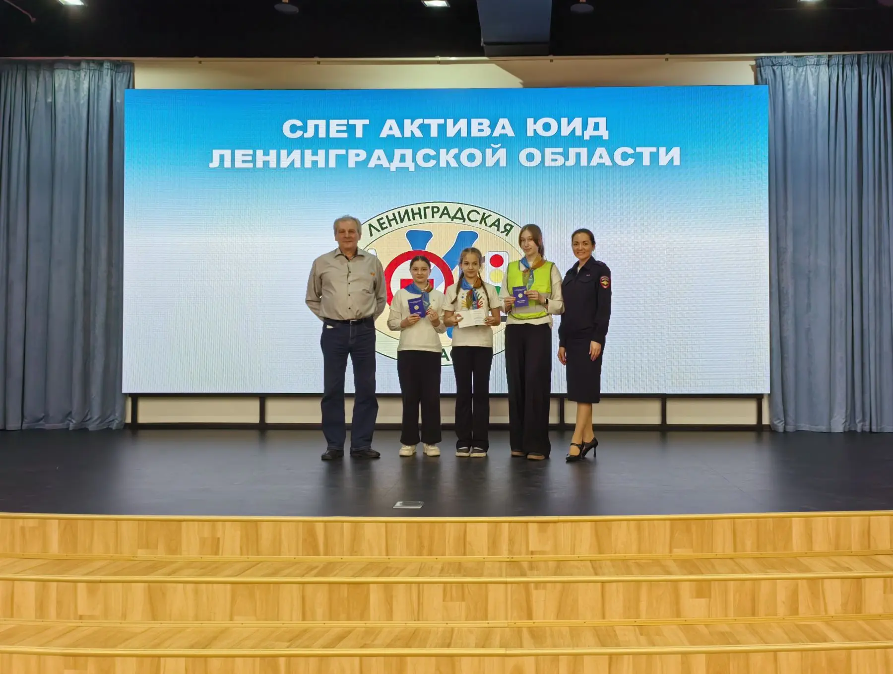 В понедельник наши ребята из отряда ЮИД "В добрый путь!" приняли участие в слёте актива отрядов ЮИД!