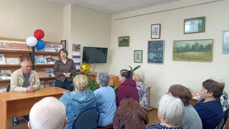 Сотрудники Библиотеки и члены клуба общения «Очарование» принимали у себя в гостях ново...