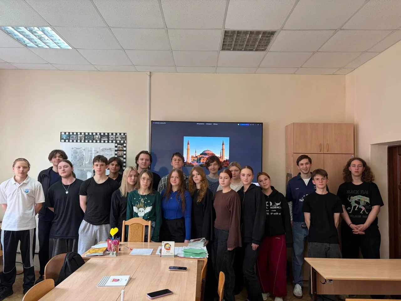 ✅️Прошел классный час в формате ток-шоу «Легко ли быть честным?»

✅️Студентам групп СКД-1 и МЗМ-2 пр