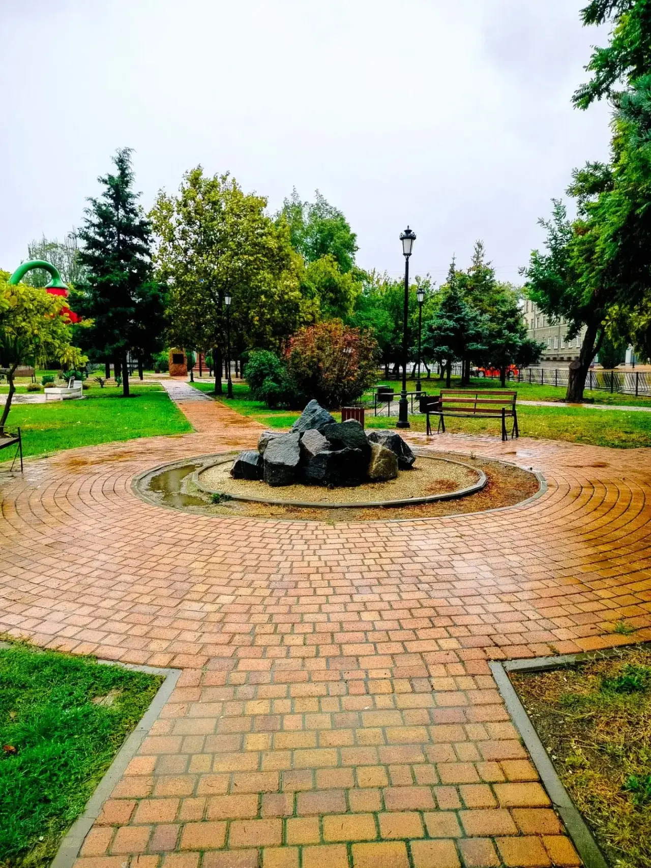 В Керчи дождь.