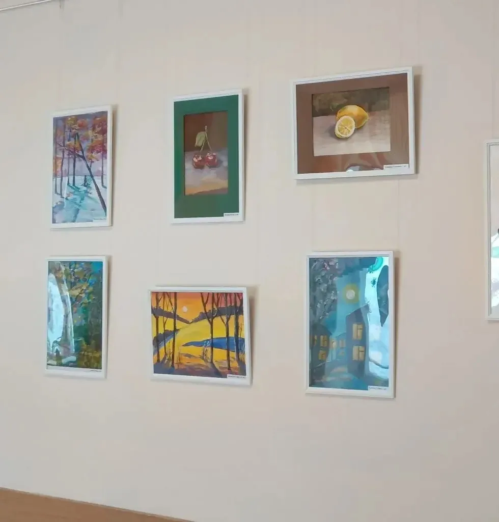 🎨БУДЕМ РИСОВАТЬ!  В корпусе на Тушинской улице, дом 2 открылась выставка наших юных художников.   На