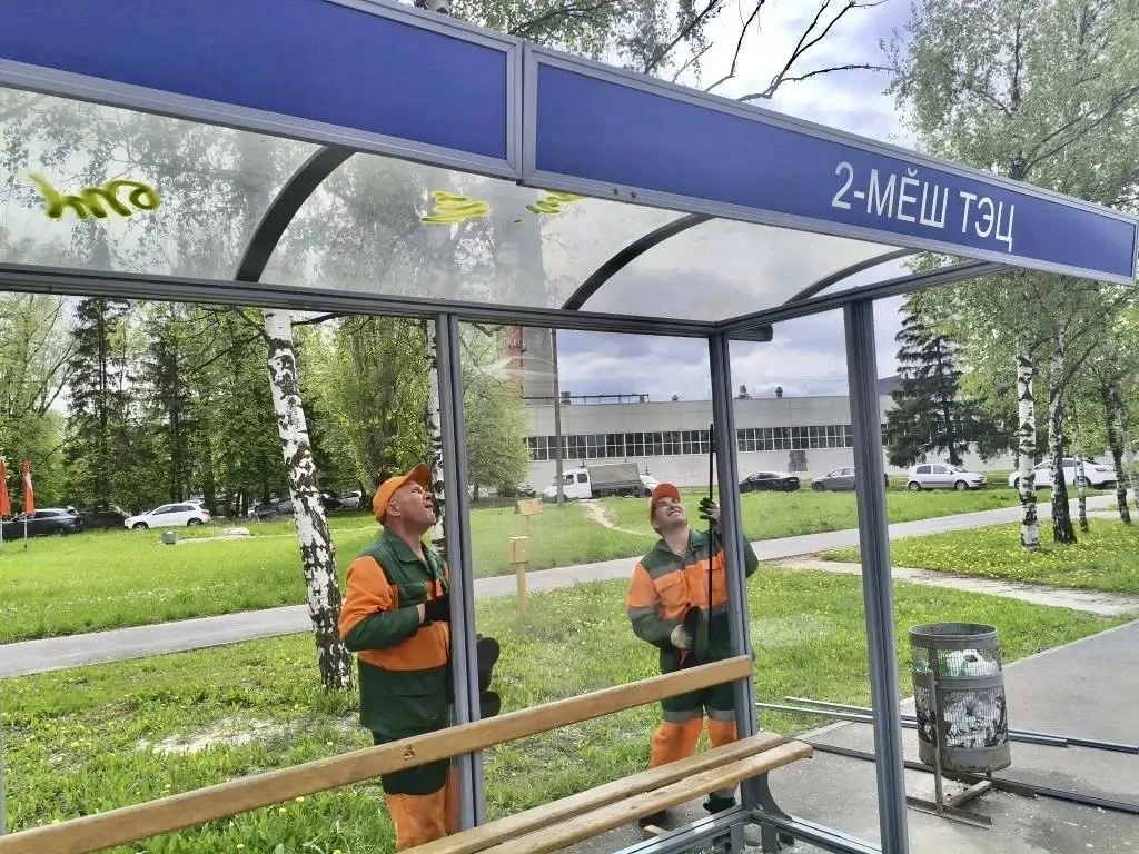 В Чебоксарах АО «Дорэкс» восстанавливает остановки после праздников  Специалисты АО «Дорэкс» после п