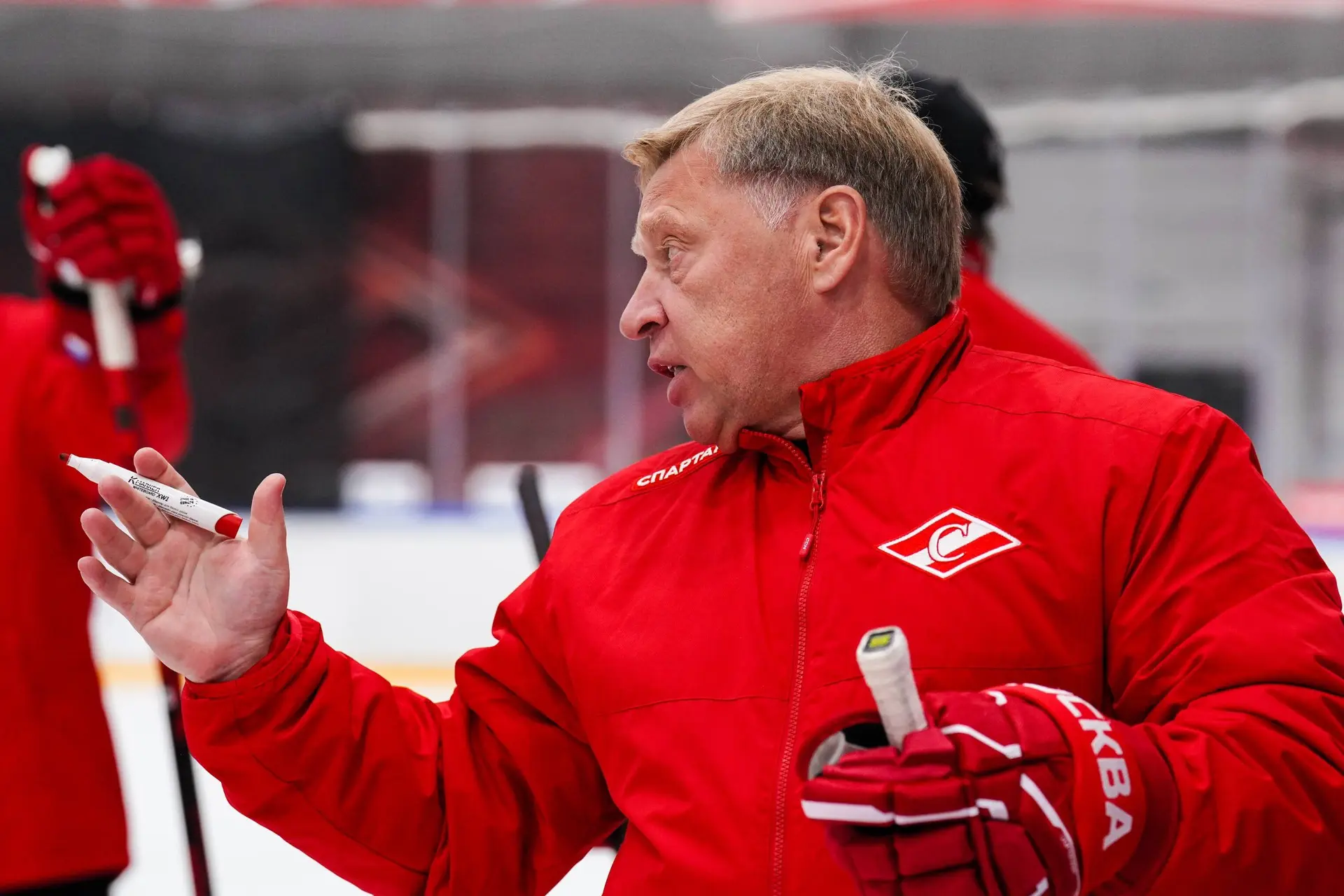 Евгений Корешков примерил красно-белые цвета 🔴

📸 соцсети «Спартак»