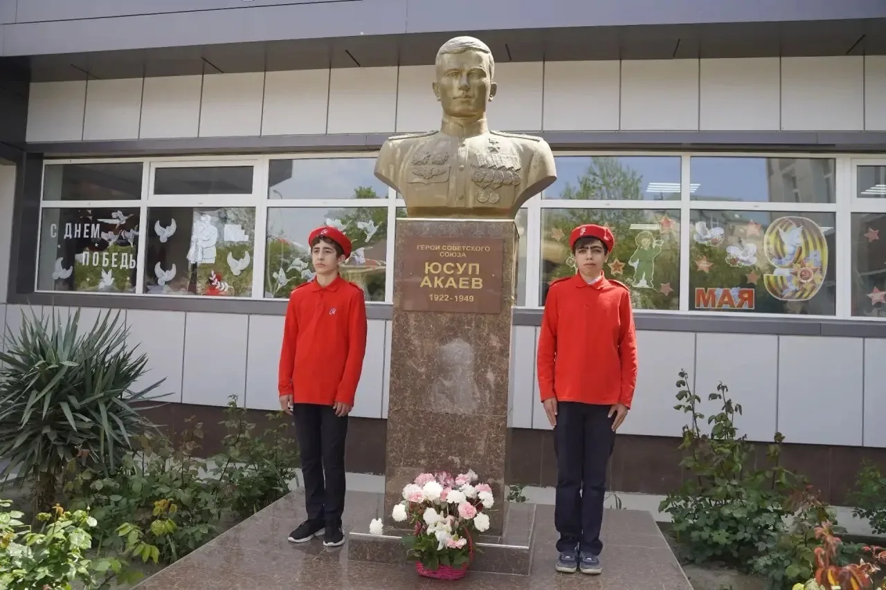 Накануне великого Дня Победы в Гимназии №1 имени Героя Советского Союза Юсупа Акаева состоялось торж