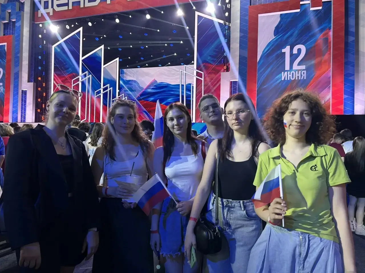 С праздником! 🌸
С Днём России! 🇷🇺

Наши студенты на концерте в честь Дня России на ЦСКА Арена в М