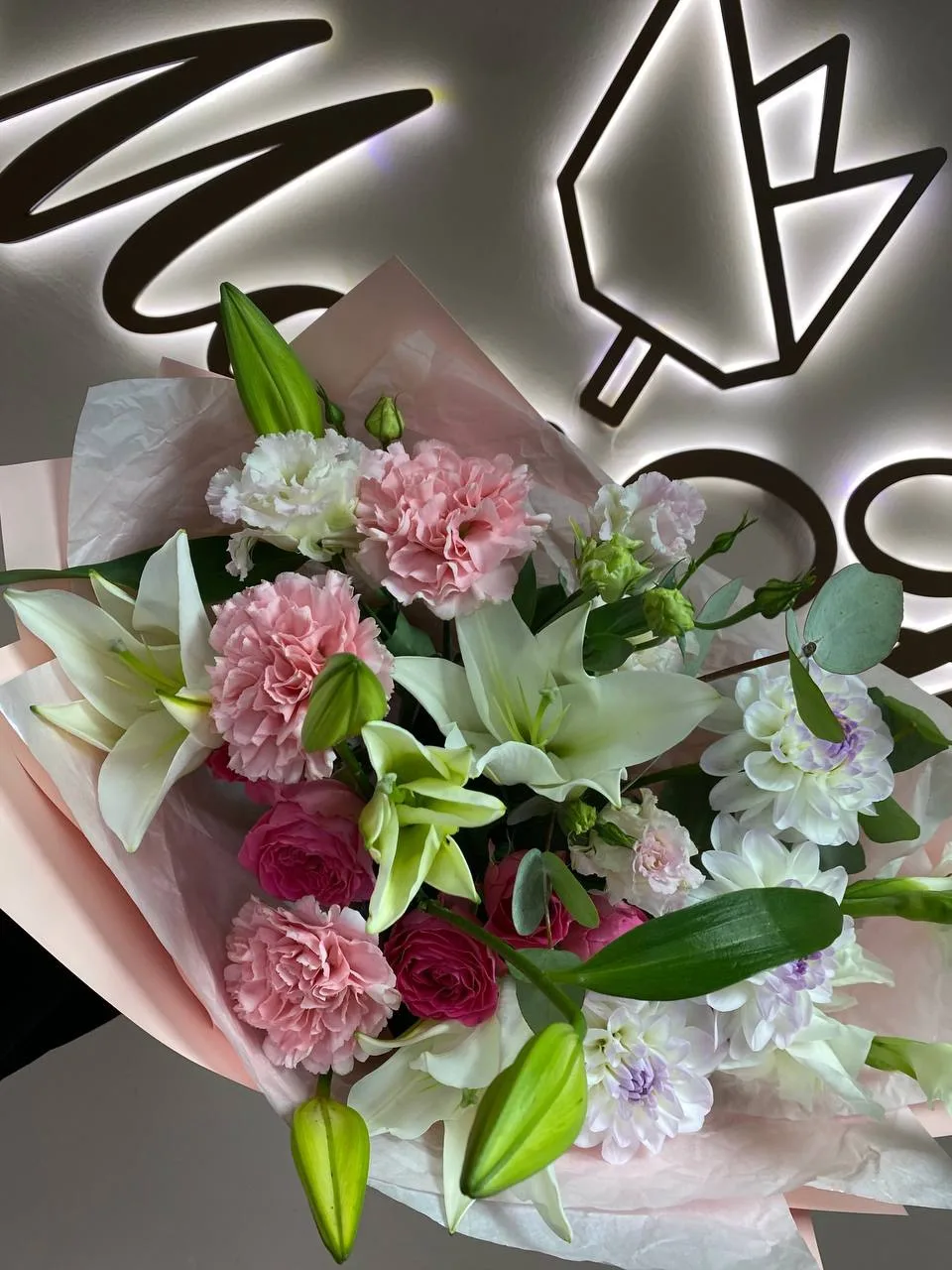 Бесплатная доставка цветов https://maxflorabuket.ru/collection/bukety