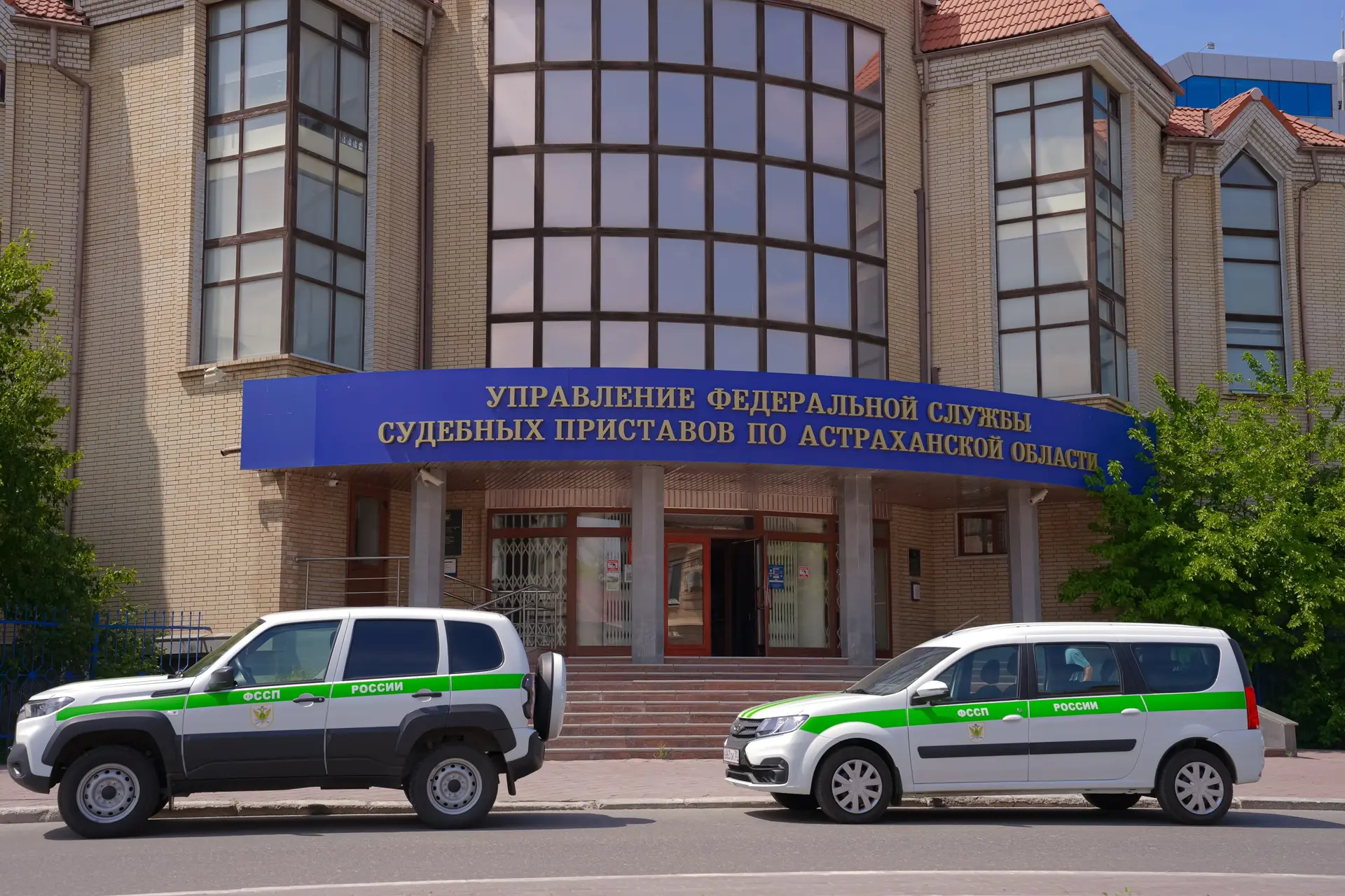Астраханские судебные приставы встали на защиту безопасности школьников