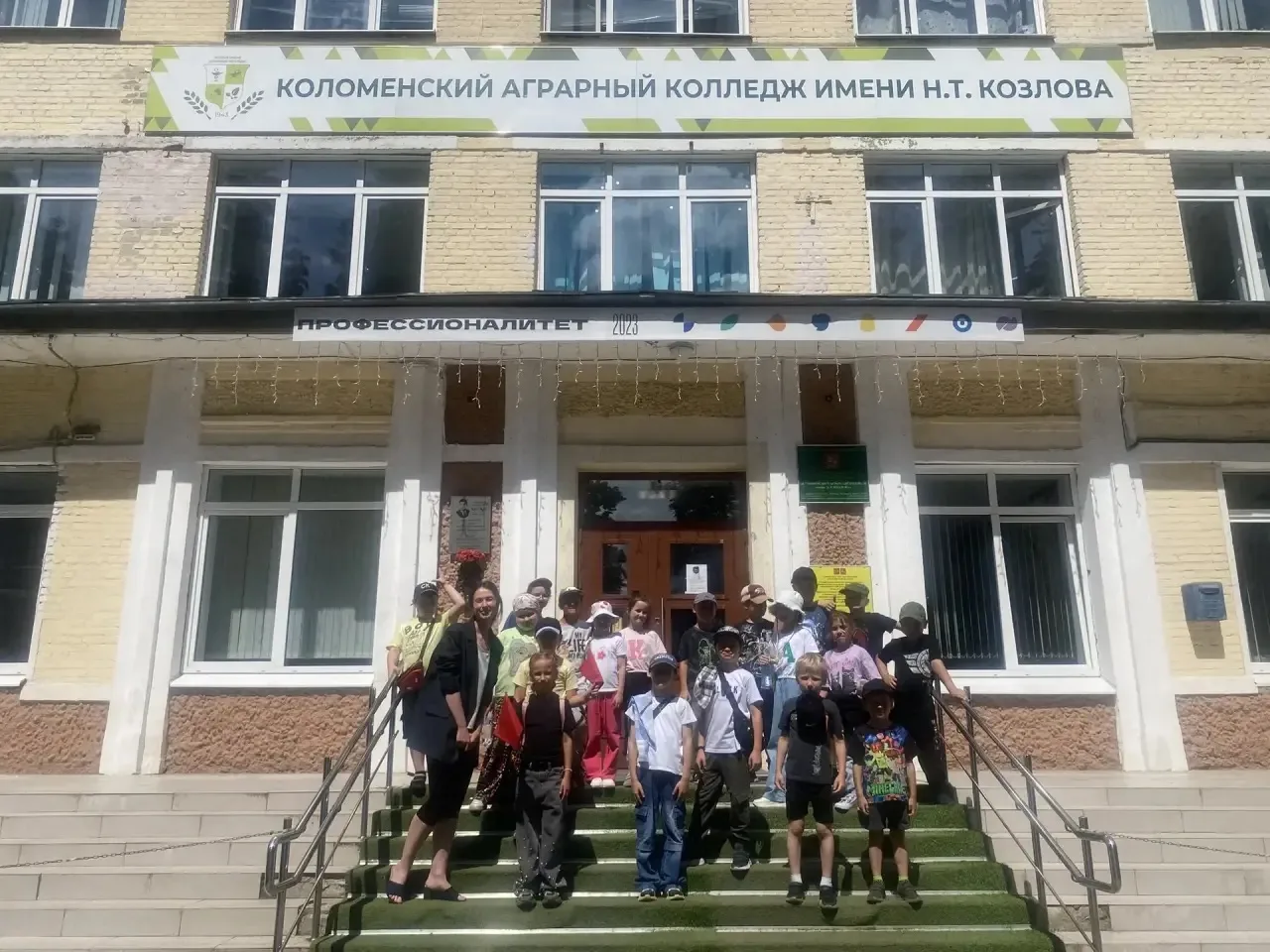 🌾В гостях у ближайших соседей! 🚜

15.06.2026 г. воспитанники 3 отряда летнего лагеря «Солнышко» ☀️
