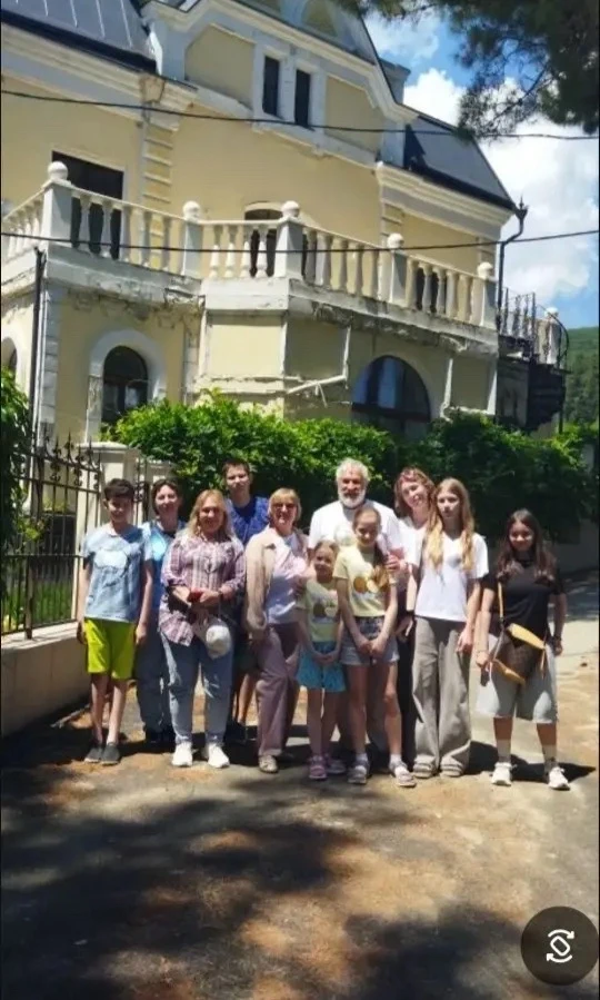 Нереально крутые выходные с классом! 😍🏛️

Ученики 7 «Б» вместе с родителями, братьями и сёстрами п