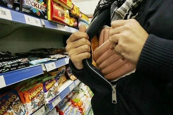 В Южно-Сахалинске оперативники задержали подозреваемого в краже из торговой точки