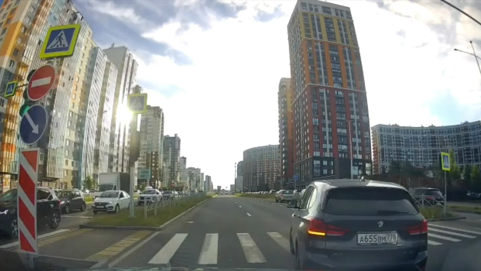 Автоледи на красный с утра пораньше.