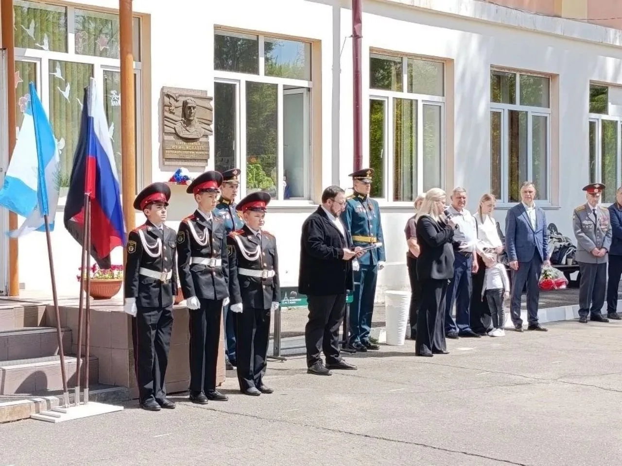 20 мая знаменной группе кадетских классов была доверена торжественная и почетная миссия - торжествен