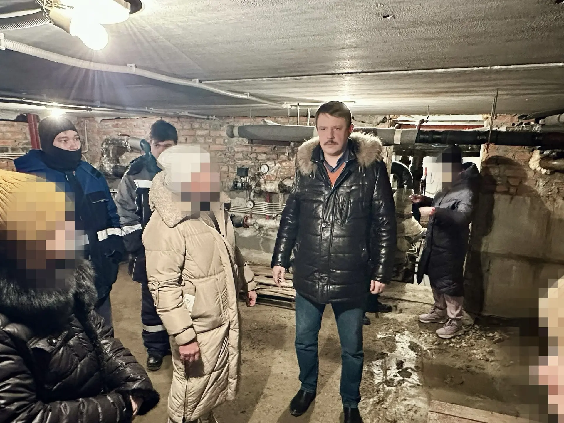 Жилищные инспекторы вместе с собственниками осмотрели подвал дома №16 на бульваре Бориса Щербины   Н