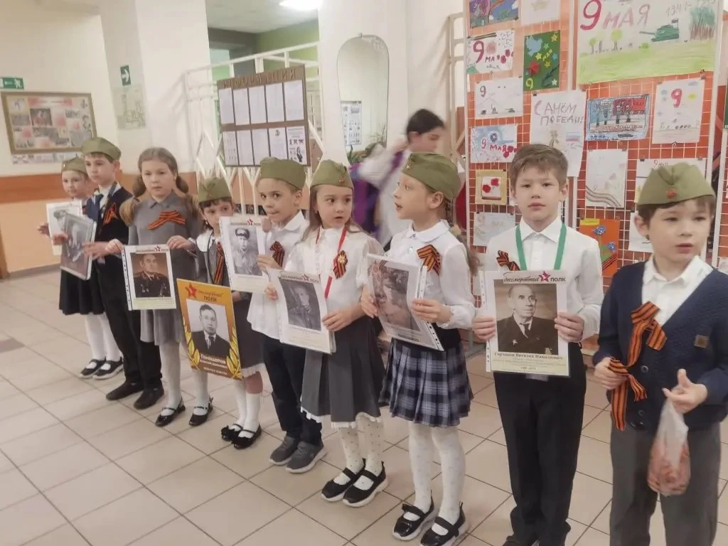 ПАМЯТЬ В СЕРДЦЕ КАЖДОГО!  🏫Наша школа завершила предпраздничный день акцией «ГЕОРГИЕВСКАЯ ЛЕНТОЧКА»,