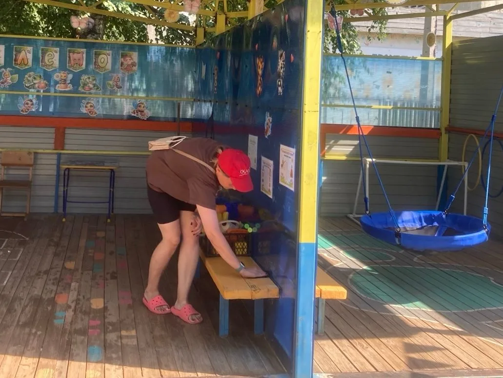 Наш детский сад активно готовится к началу нового учебного года
Сотрудники ДОУ наводят порядок на те