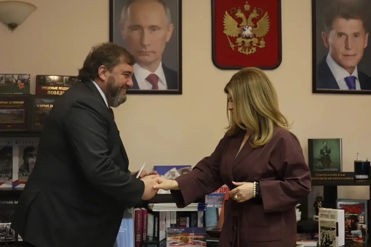 🤝 Два министра — один разговор: Елена Бронникова встретилась с коллегой из Хабаровского края  Примор