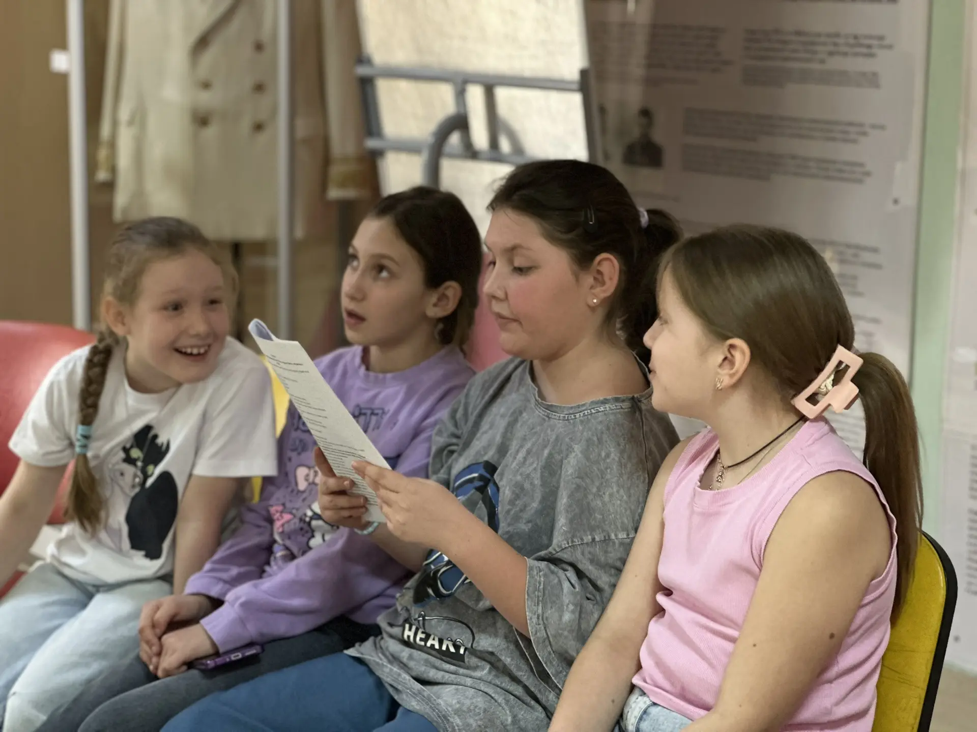 🎭  День 2 в лагере: входим в роль!  Сегодняшний день прошёл под знаком творчества и перевоплощений. 