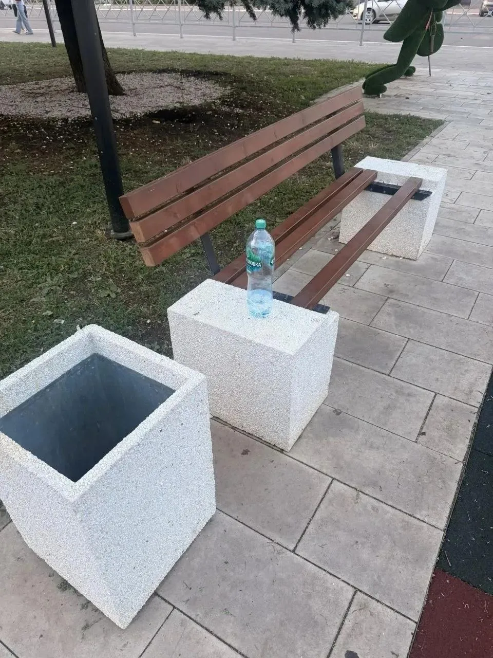🌳 Площадь Мира в Свердловске оккупируют вандалы 

Жители в социальных сетях жалуются, что после нед