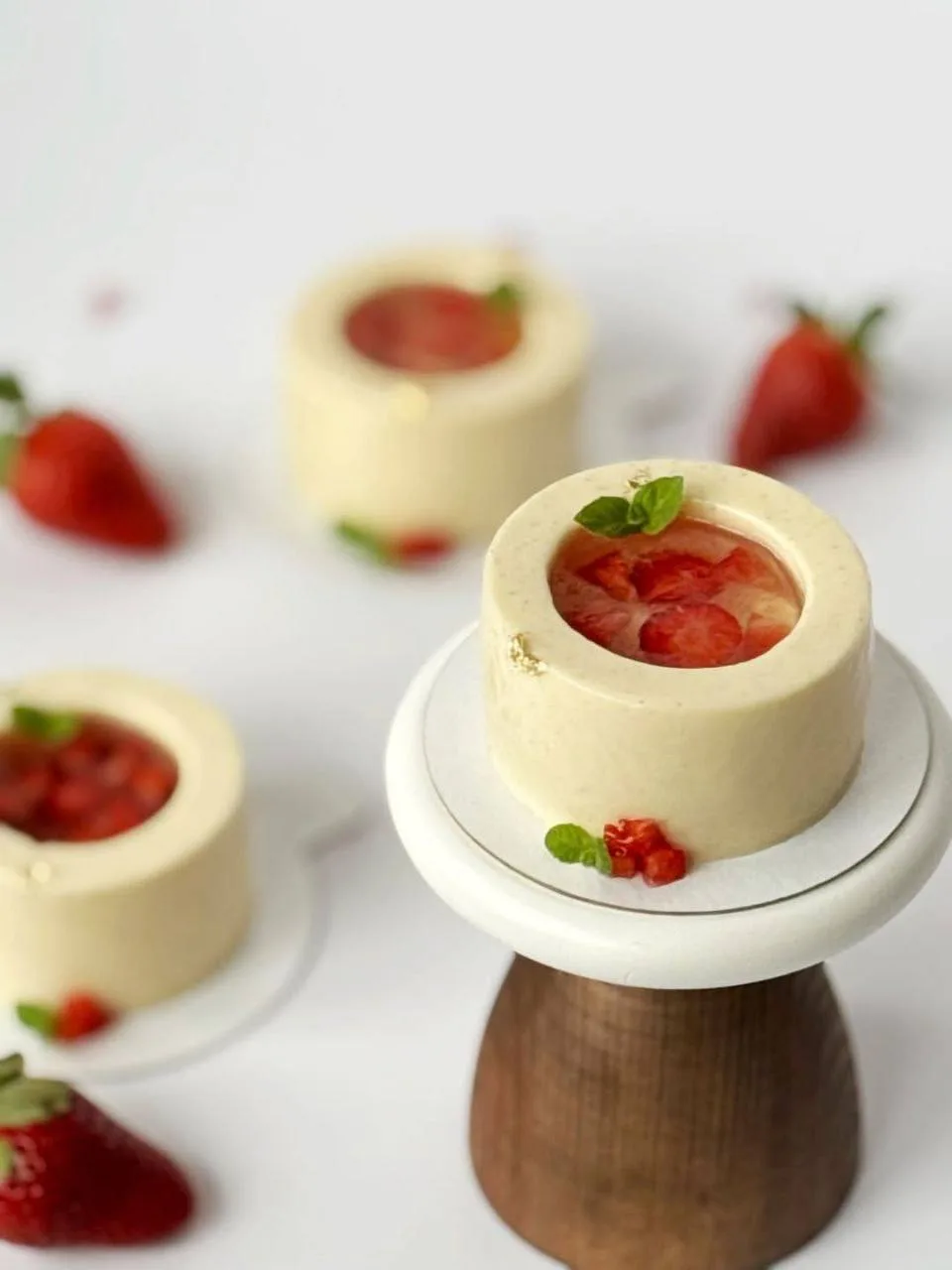Муссовые пирожные с ванилью, клубникой и желе 🍰🍓

Автор: Стася Варкалова stasy_tasty

Рецепт на 8 