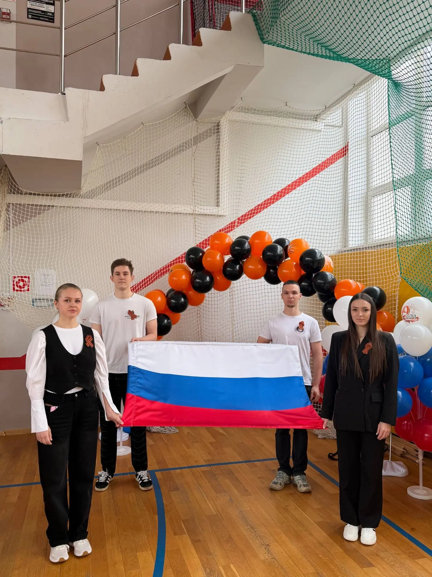 🇷🇺На нашем факультете проходит традиционная церемония поднятия государственного флага...