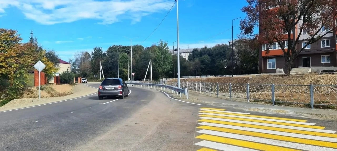 Асфальт на улице Советской в Биробиджане поплыл 🫠