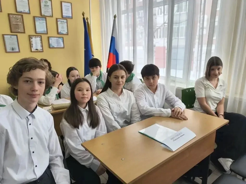 Учащиеся нашей школы приняли участие в интеллектуальной игре «Знатоки Югорского края» 🌍  Сегодня две
