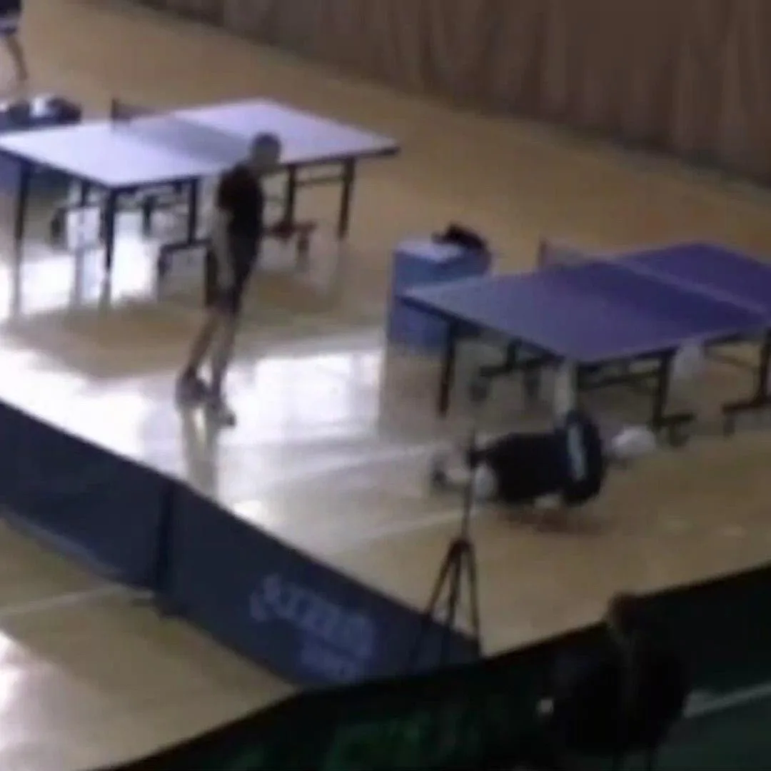 👊🏻🏓 В Кондратово на соревнованиях по настольному теннису спортсмен одним ударом отпр...