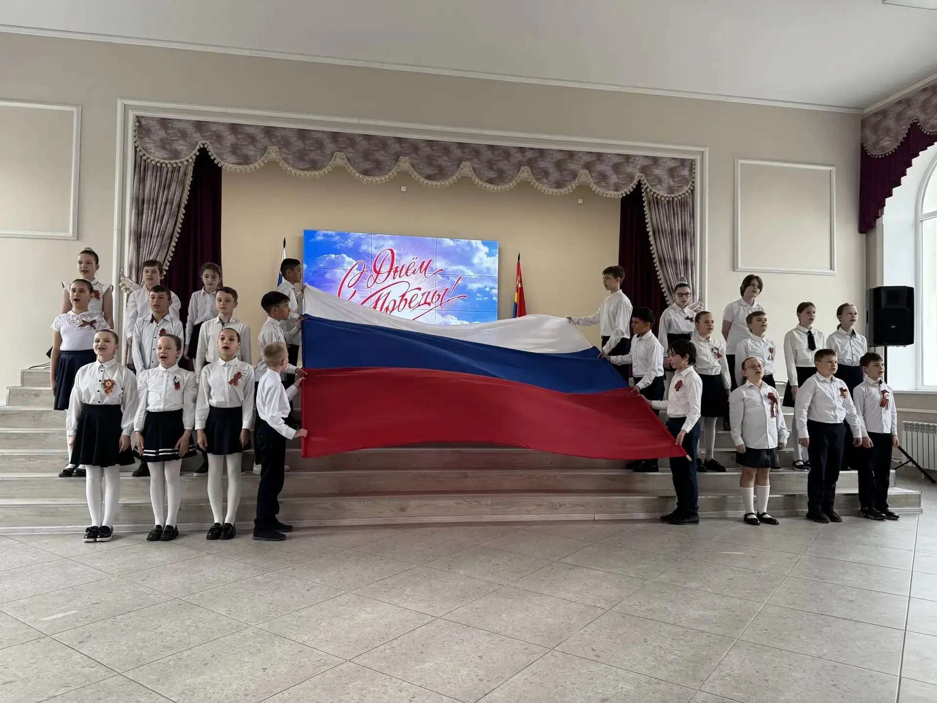 🎶 Победная весна: 81 год спустя  7 мая в актовом зале нашей школы состоялся праздничный концерт «Поб