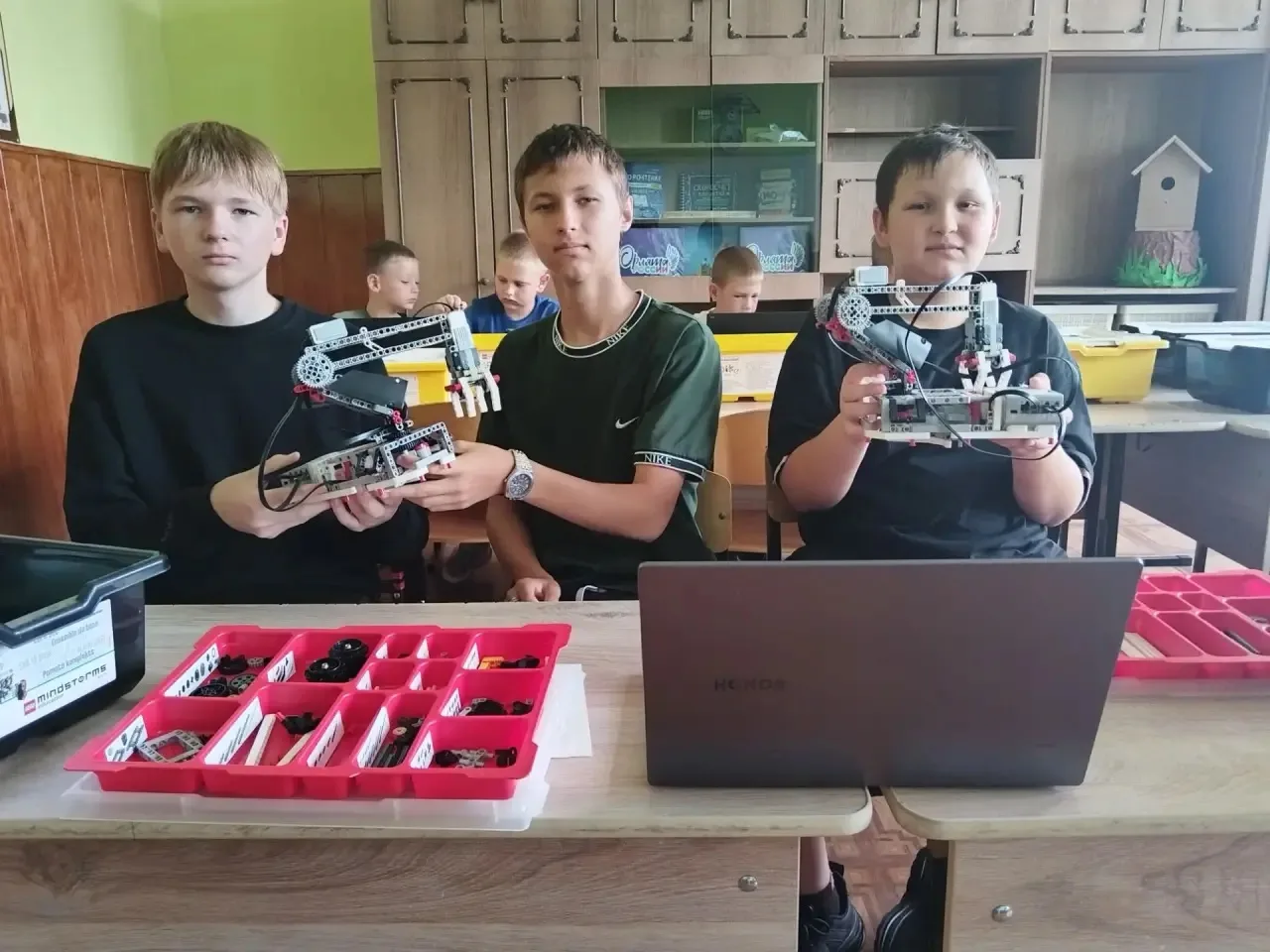 🤖 Инженерное вдохновение в Школе № 3: наши юные изобретатели в деле! 🤖

Доброе утро, друзья! 😍 Се