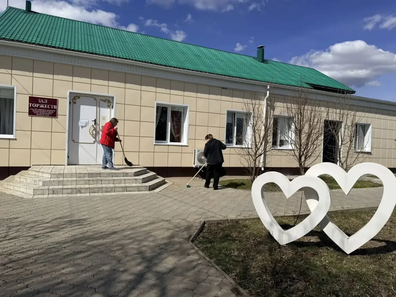 Когда порядок — это привычка☝🏻  Руководитель Подгороднепокровской администрации сегодня без кабинета
