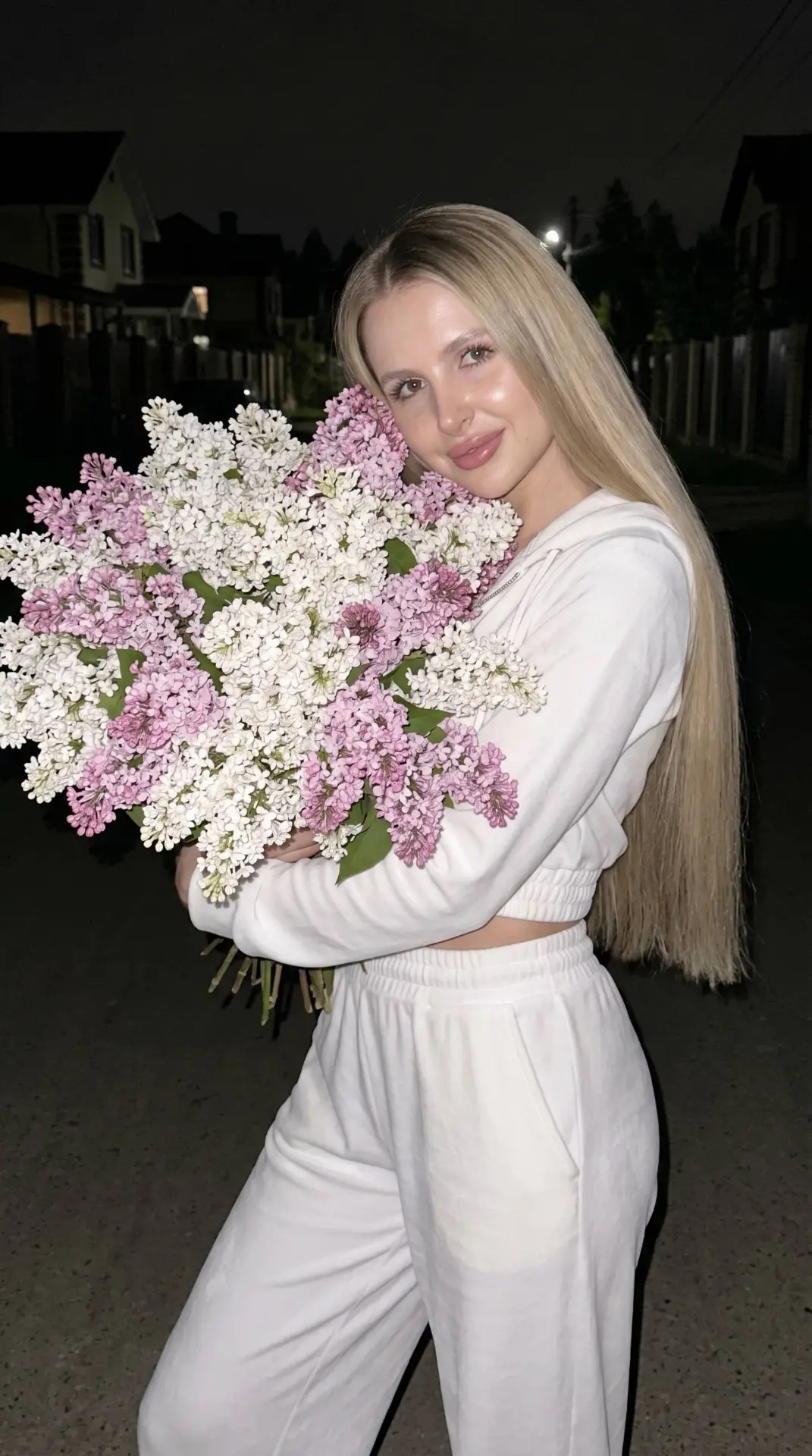 Часто люди думают, что те промты, которые я выставляю, придумала лично я, но это не так, зачастую я 