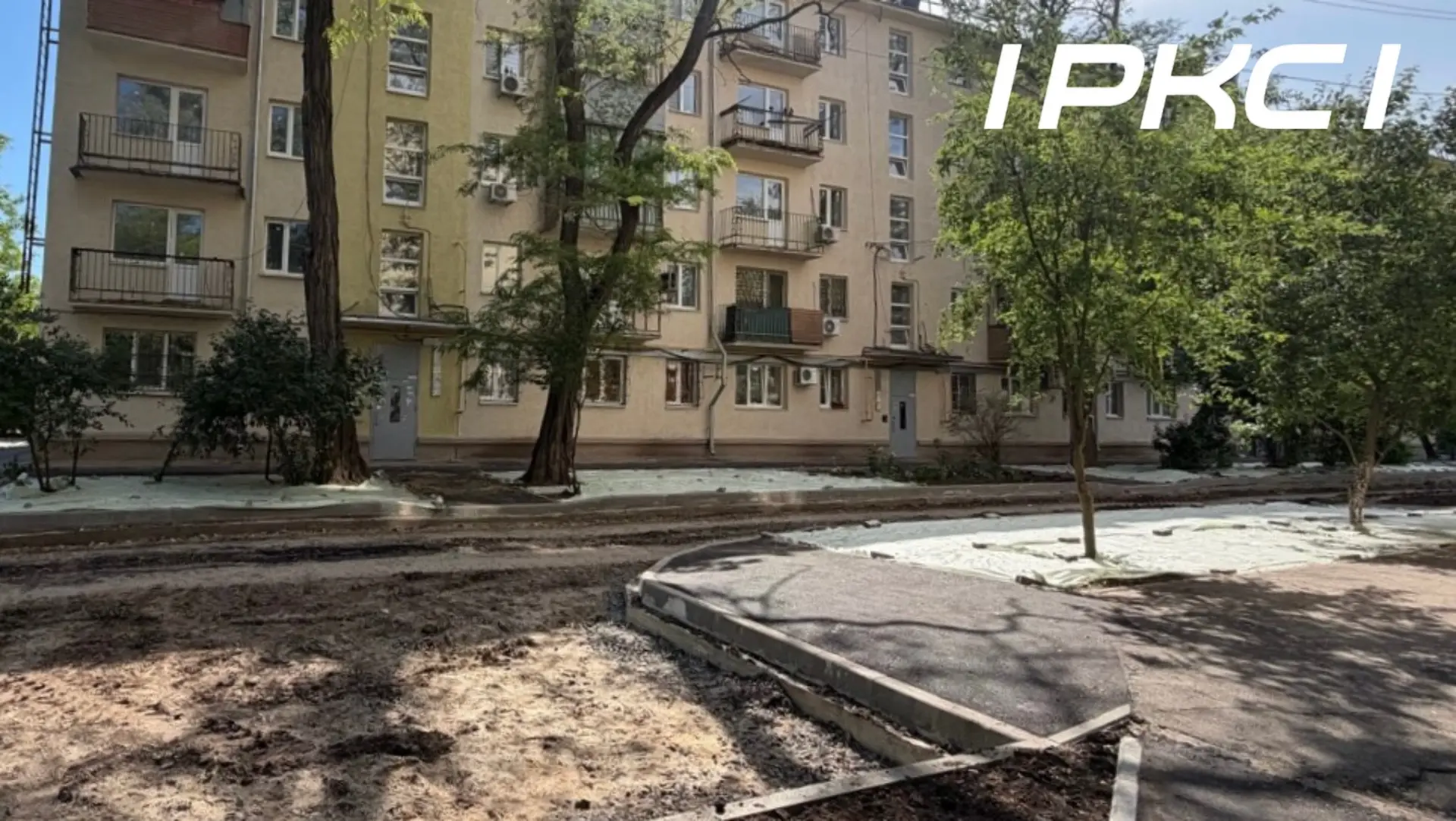 В Мариуполе продолжается реализация программы благоустройства придомовых территорий на 2024–2026 год