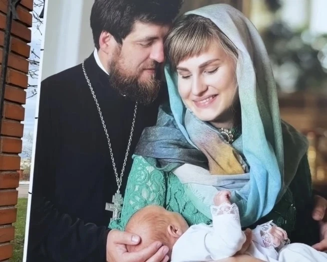 На ограждении Троицкого храма открылась фотовыставка к 100-летию города Раменское.  📸 К вековому юби