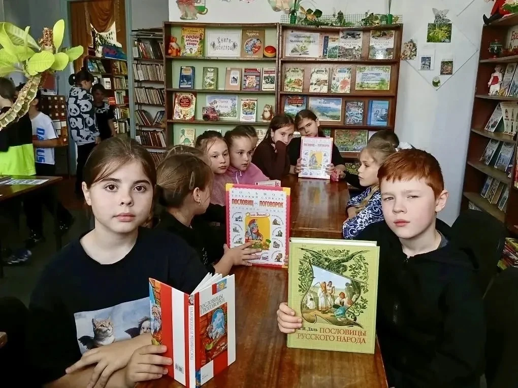 📚✨ Ко Дню русского языка в Детской библиотеке станицы Советской прошла лингвистическая...