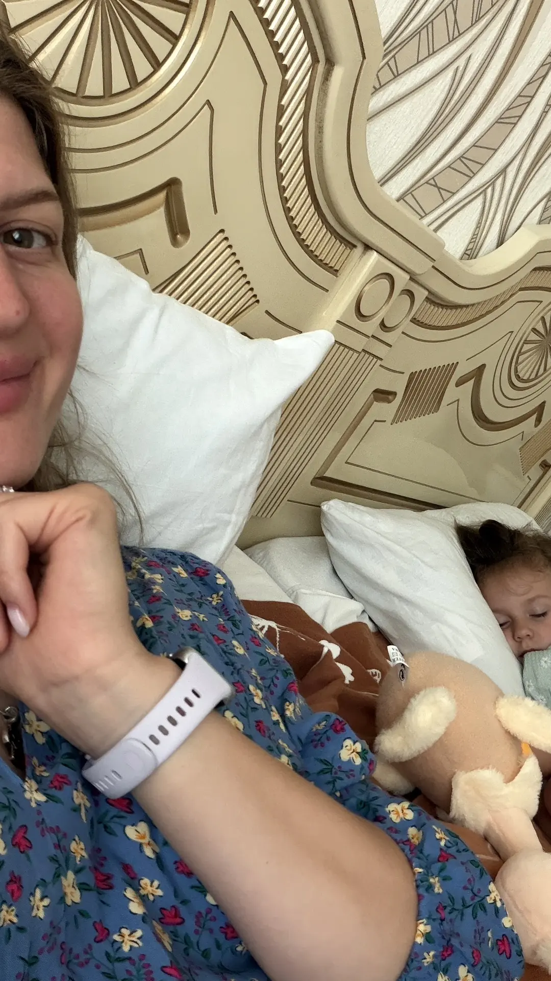 Если от меня нет долго вестей, значит мы спим.

😴Соня упорно протестует против сна, я упорно выступ