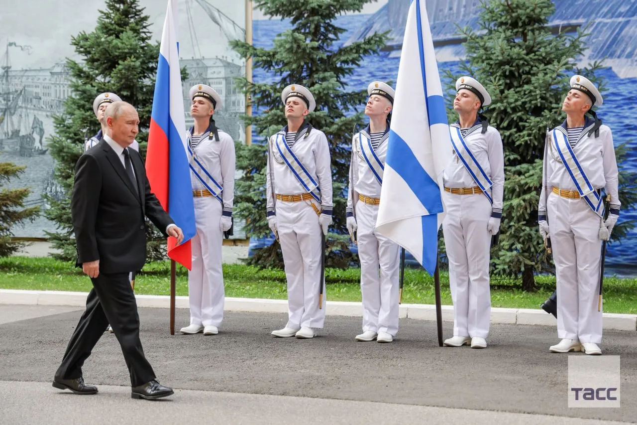 Празднование Дня Военно-морского флота в России.