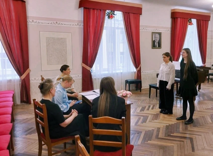 Продолжаем знакомить вас с выпускниками этого учебного года. 

🎹🎶В один день с выпускниками фортеп