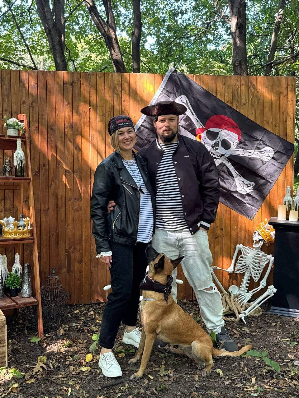 🏴‍☠️ Вчера на нашей собачьей площадке в Чапаевском парке было по-настоящему пиратски!