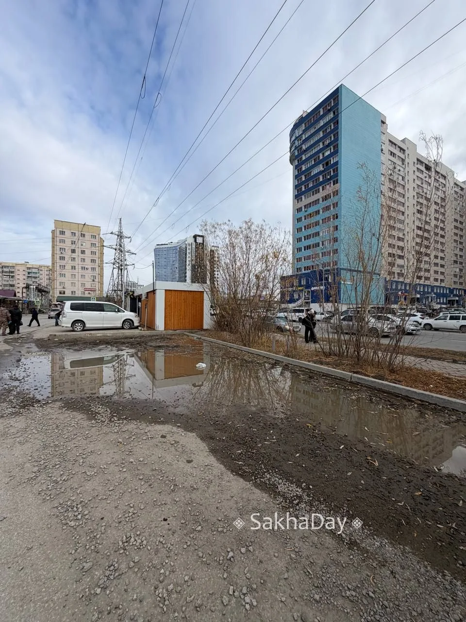 #пишут Вечная лужа перед Крестьянским рынком никого видимо не раздражает. Только блогер...