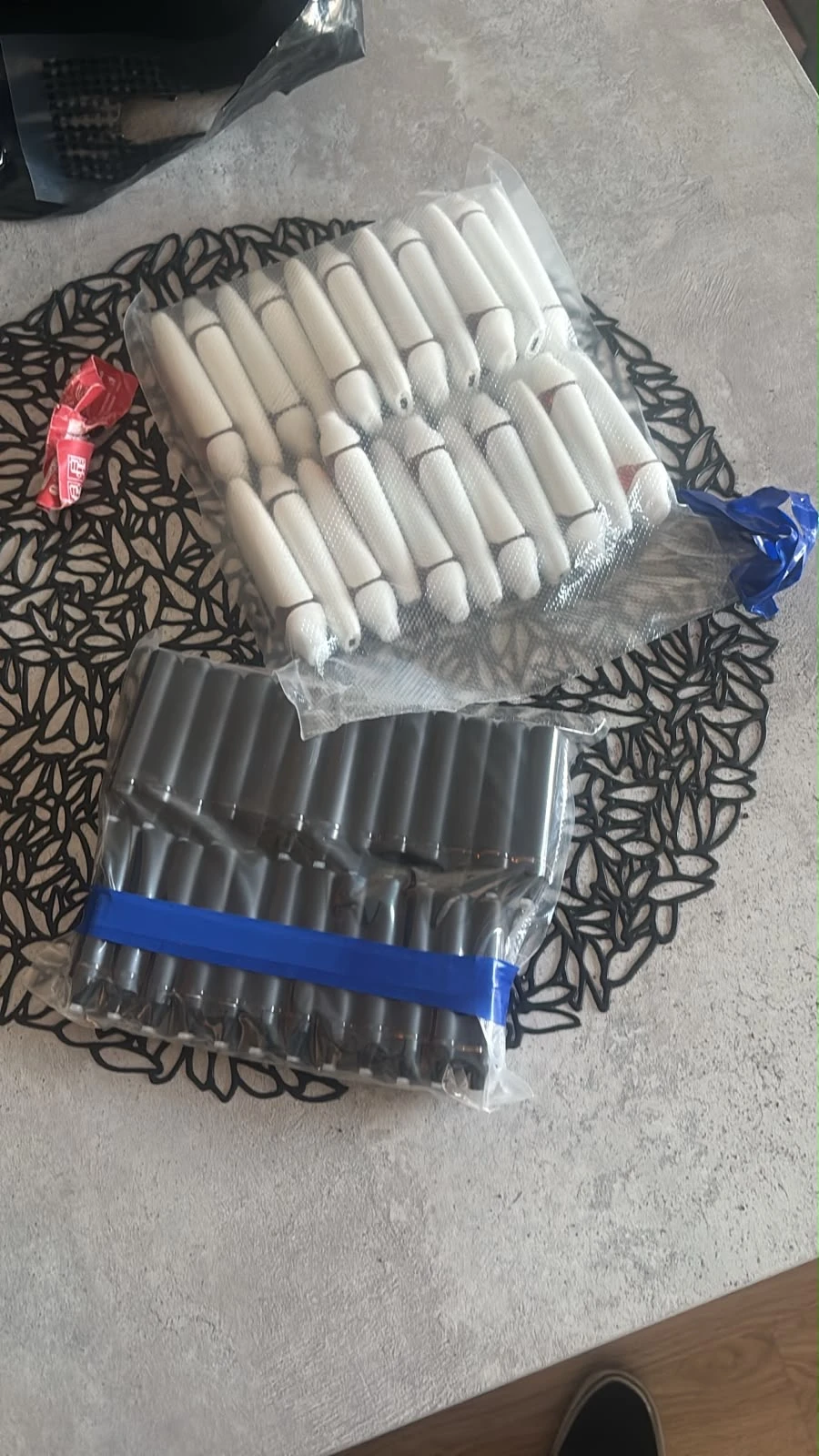 Пар с «сюрпризом»: столичные полицейские пресекли сбыт наркотиков в вейпах