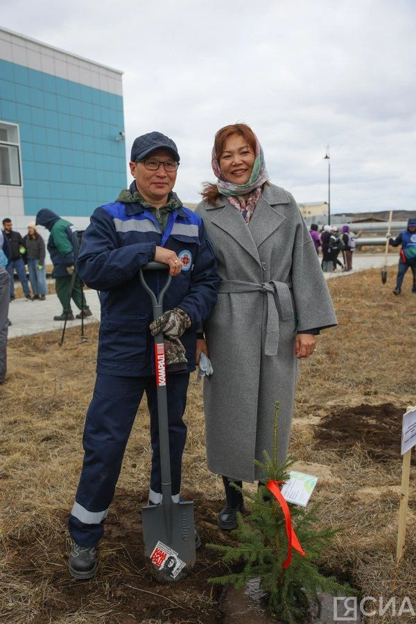 🌲«Символ жизни»: 100 деревьев посадили на территории Онкоцентра Якутии  В Якутске на территории онко