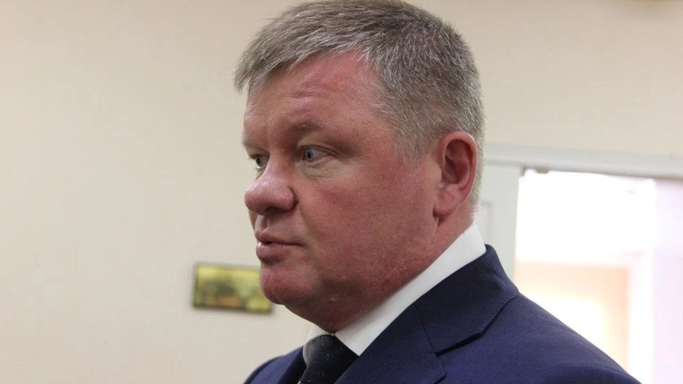 Суд в Камышине оштрафовал и лишил прав вице-губернатора Саратовской области Михаила Иса...