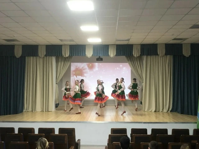 11 марта в нашей школе прошёл яркий праздничный концерт «Весны очарование». С творческой программой 